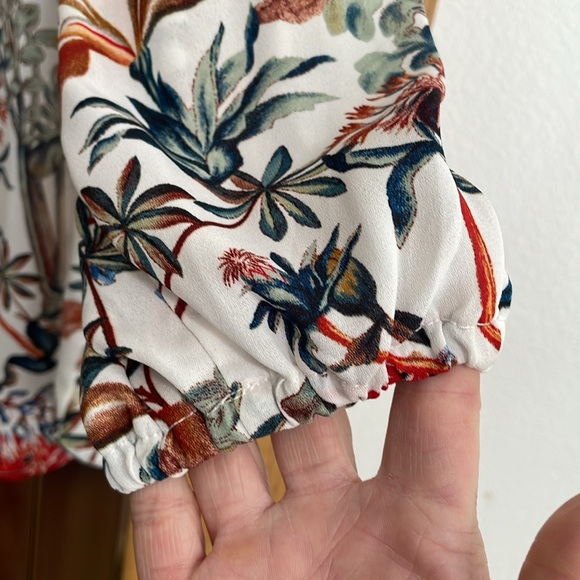 Faith & Zoe 1X floral long sleeve blouse V neck with buttons elastic cuffs - Picture 9 of 10